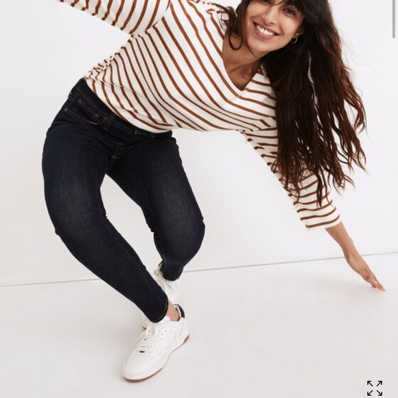 Madewell Petite 10" High-Rise Roadtripper Supersoft Jeggings in Rinse Wash - Picture 5 of 11